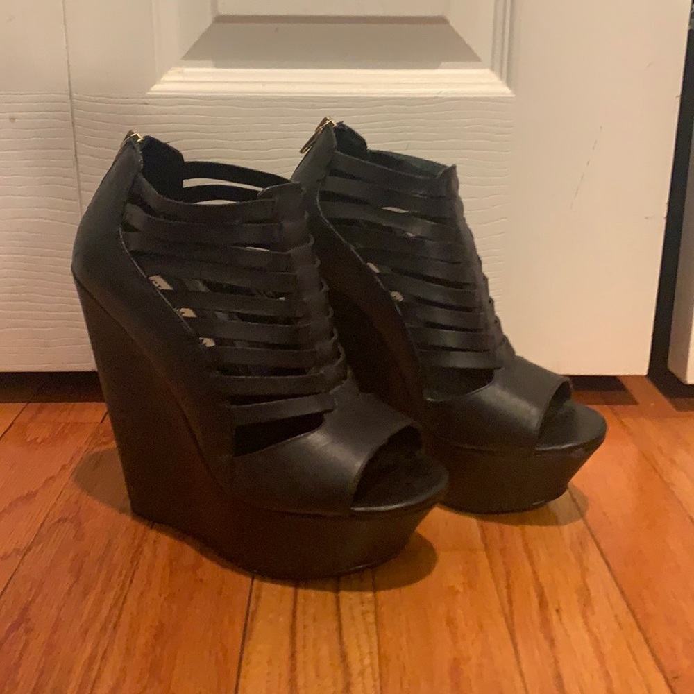 Steve Madden Black Wedges